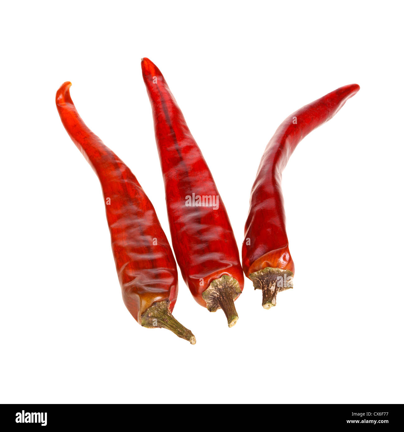 Tre essiccato red hot chili peppers isolata contro uno sfondo bianco Foto Stock