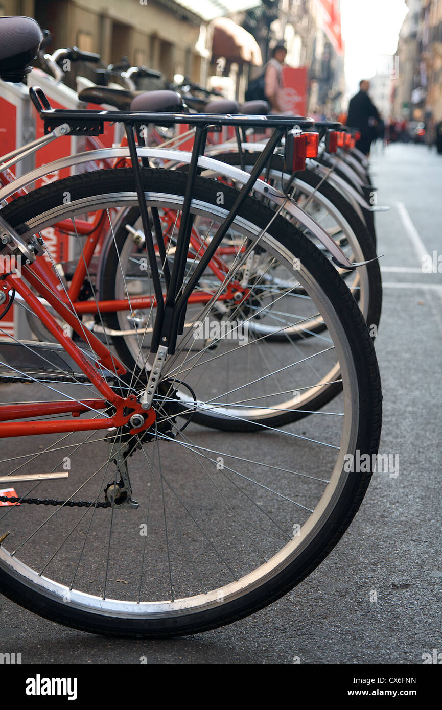 Bike Stand, fila di biciclette a noleggio in Roma, biciclette a noleggio in Roma Foto Stock