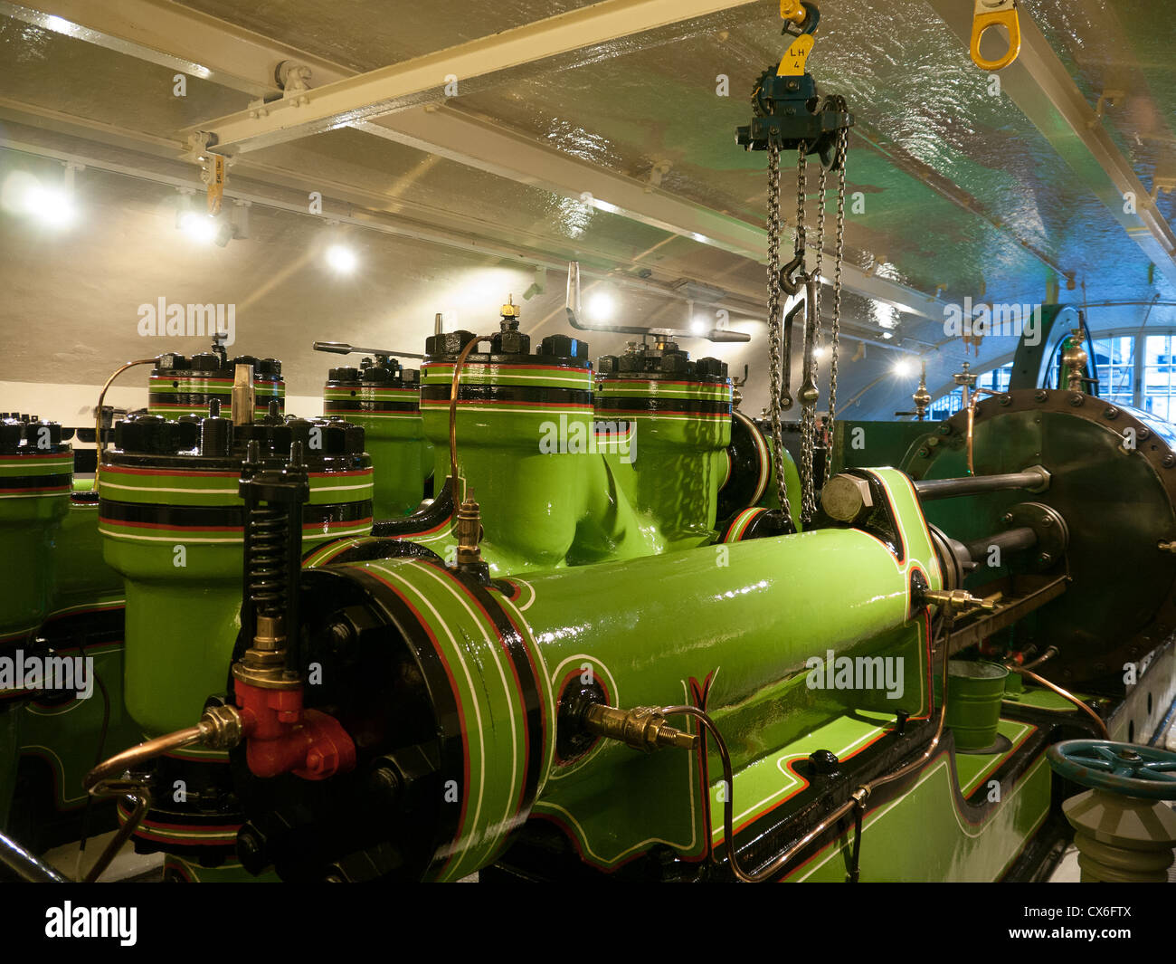 Sistema idraulico di sollevamento Systems all'interno della camera del motore del Tower Bridge, London, Regno Unito Foto Stock
