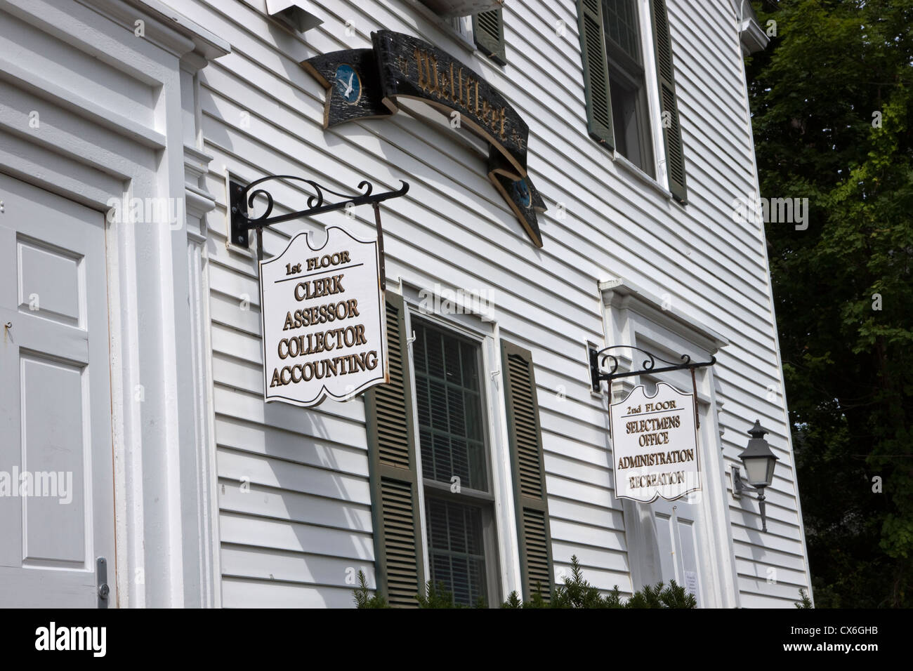 Il municipio che mostra segni di governo locale dei servizi e reparti. Foto Stock