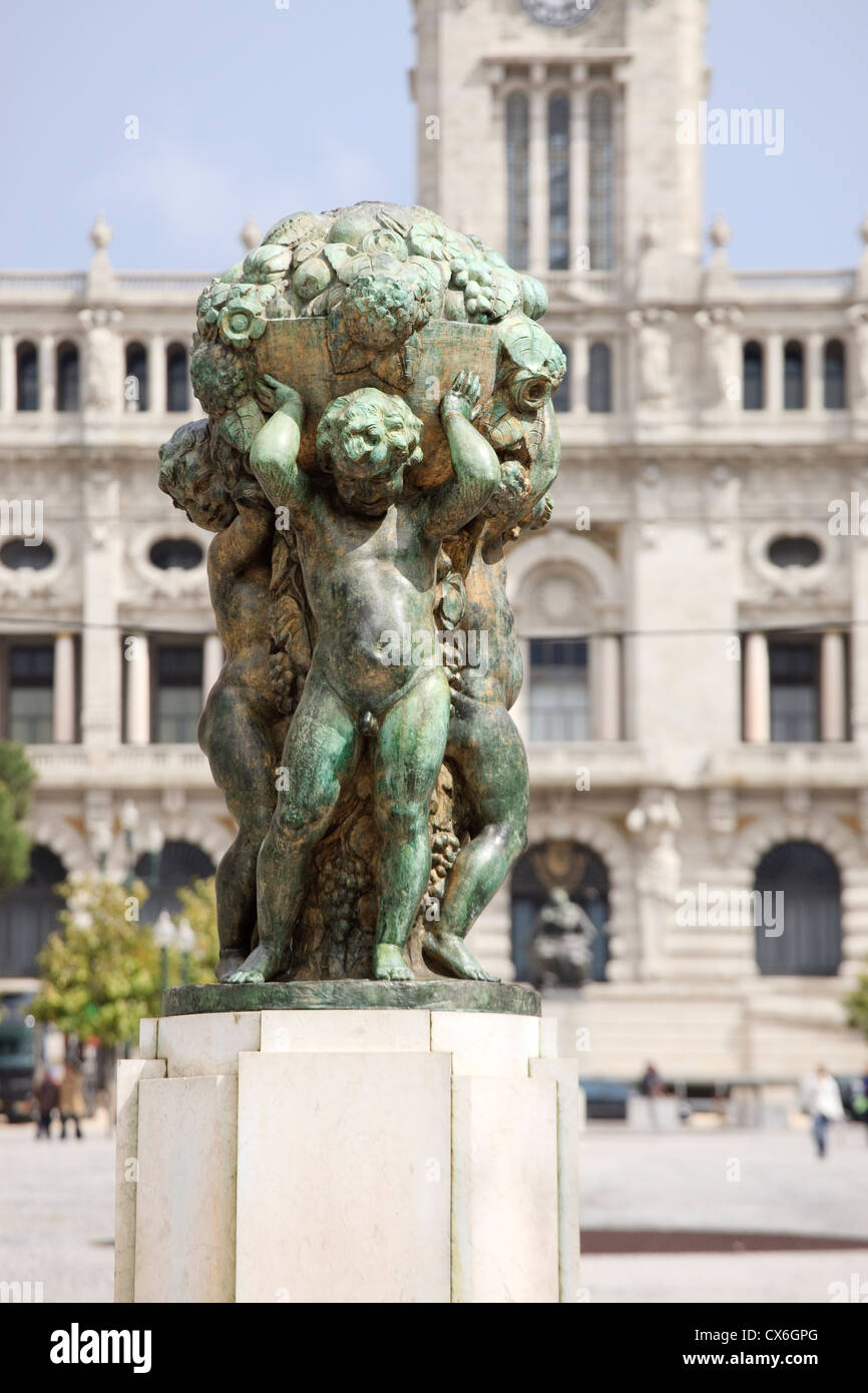 Statua di Camara (municipio) (Pr Gen Humberto Delgado) Praca da Liberdade Porto Portogallo Foto Stock