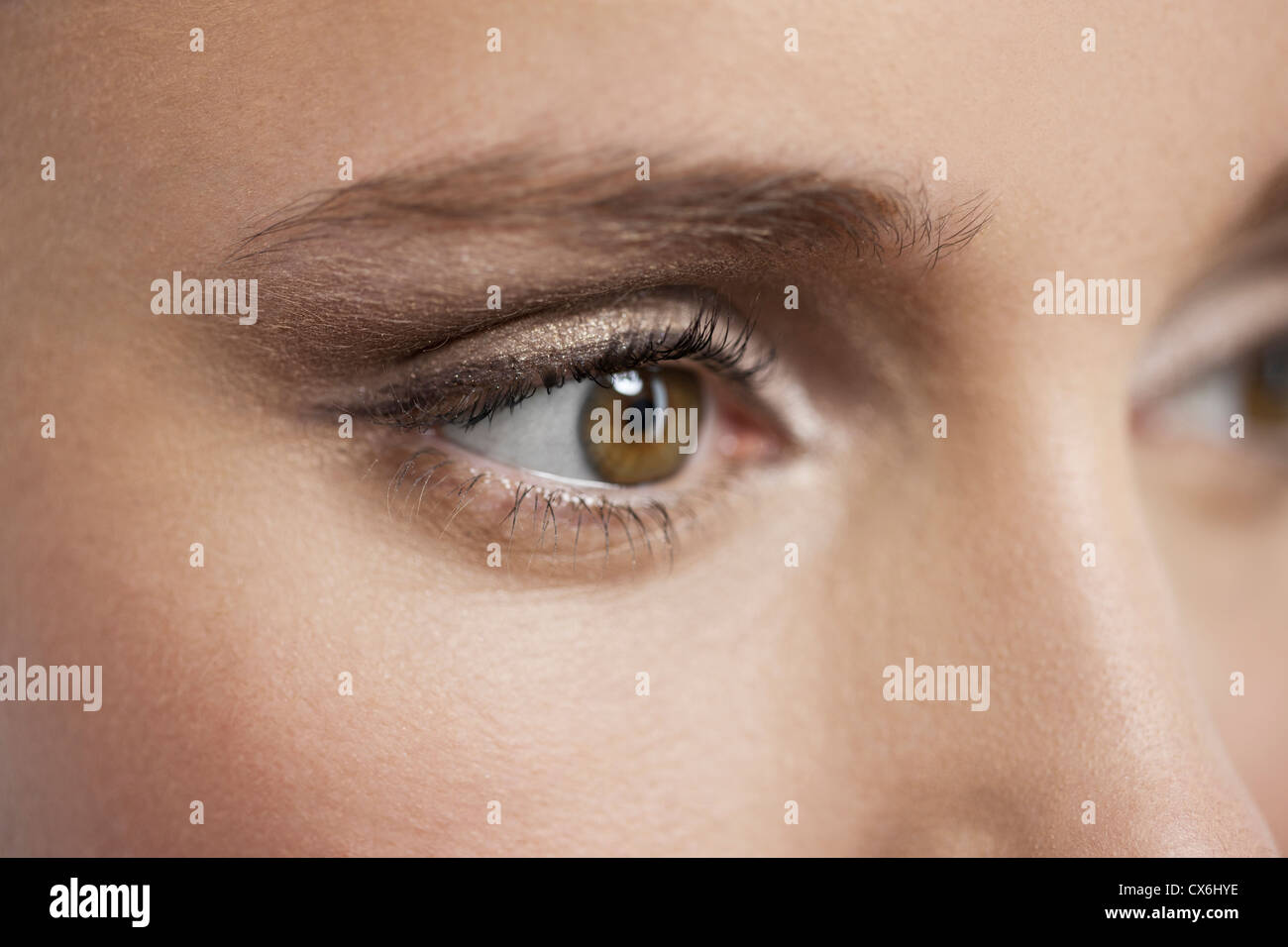 Close up di un giovane occhio womans e ciglia Foto Stock