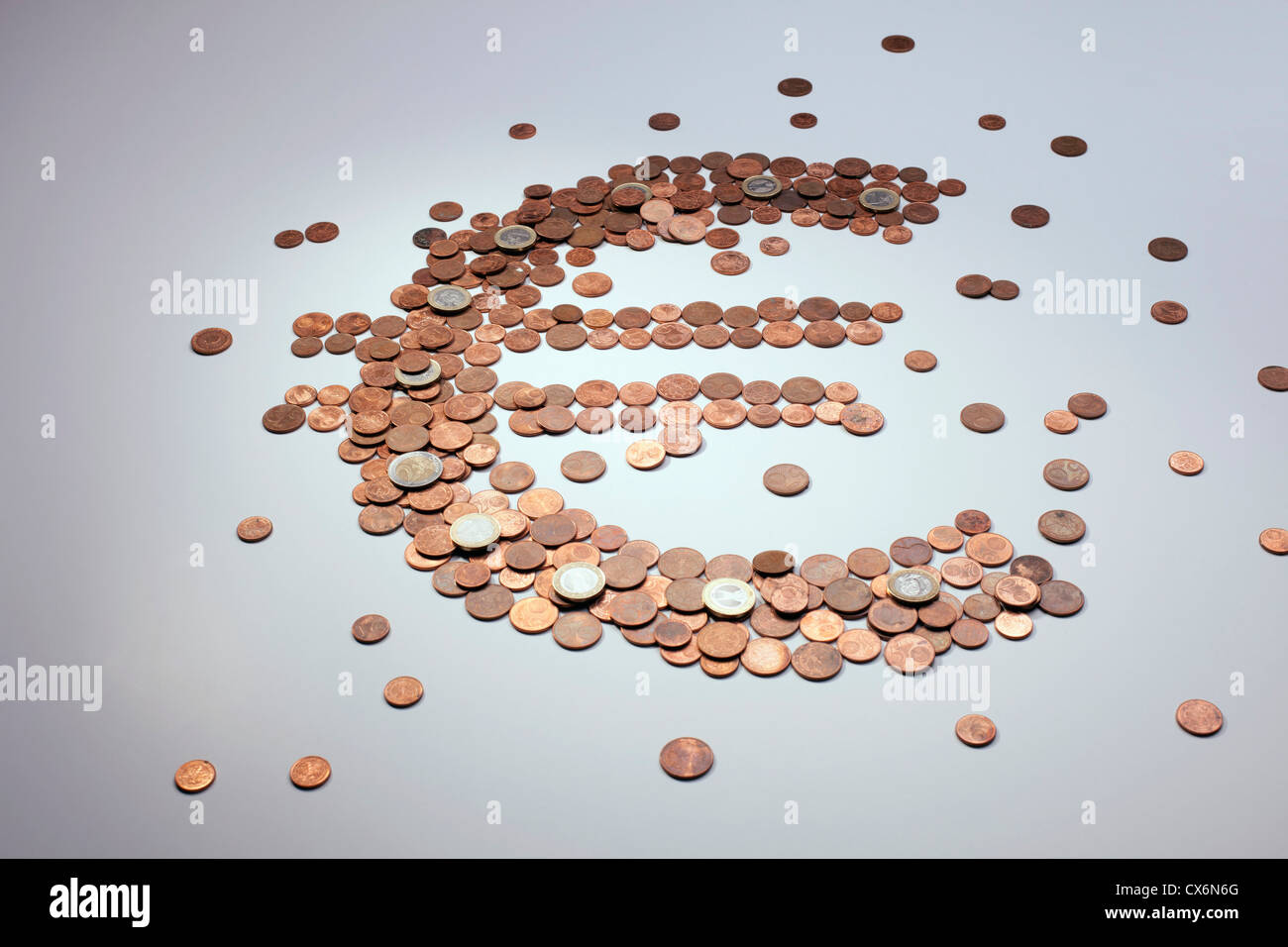 Unione Europea monete disposte nella forma di un simbolo Euro Foto Stock