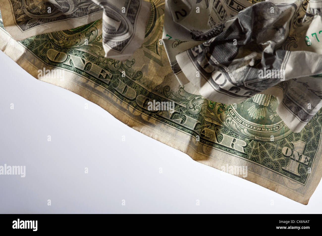 Crumpled fino le fatture del dollaro, close-up Foto Stock