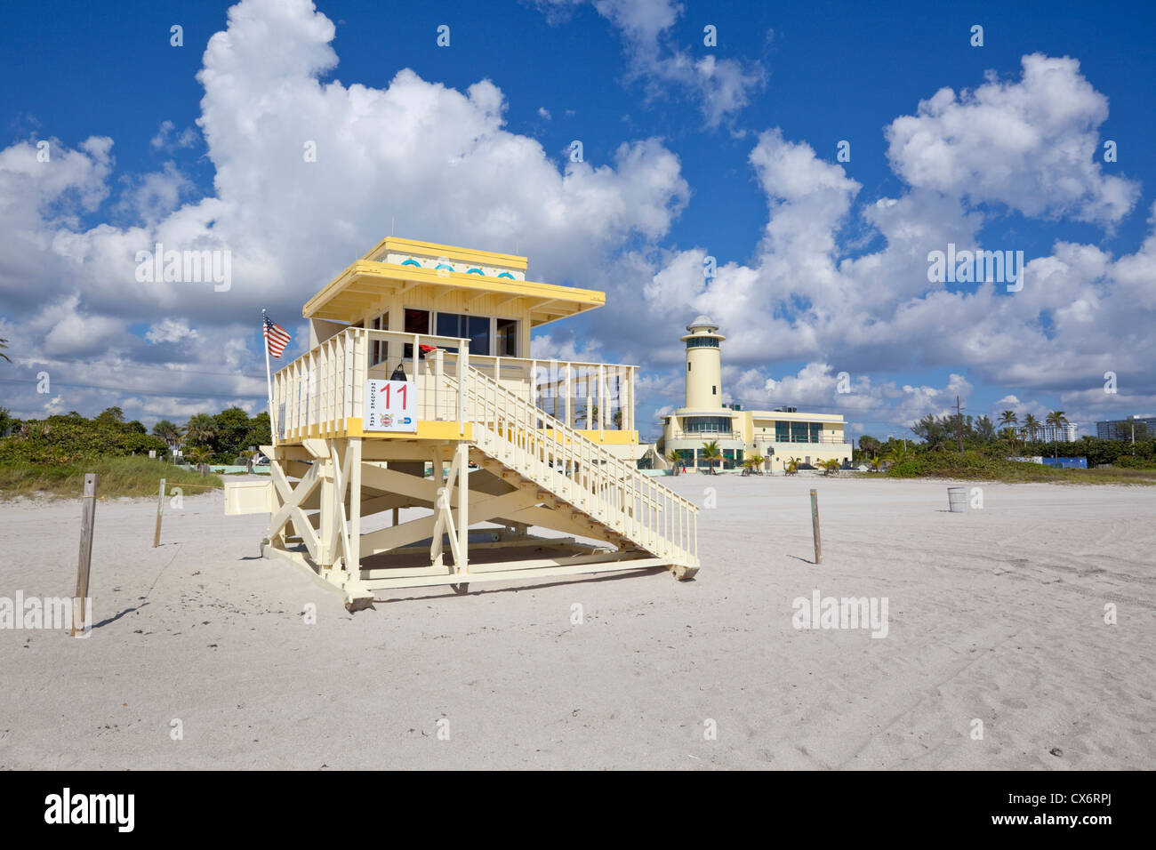 Bagnino e torre faro di Haulover Beach, Miami-Dade County, Florida, Stati Uniti d'America Foto Stock