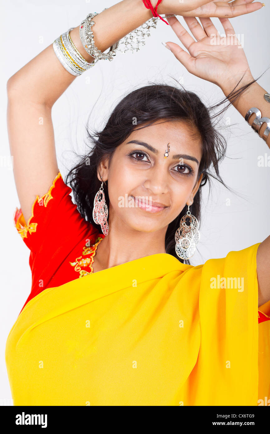 Piuttosto giovane donna indiana closeup ritratto in studio Foto Stock