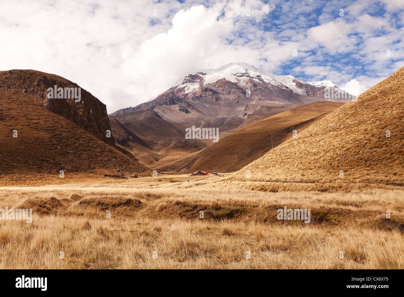 Vulcano Chimborazo in Ecuador 6 268 metri la sua posizione lungo il rigonfiamento equatoriale rende il suo vertice il punto più lontano della superficie terrestre da E Foto Stock