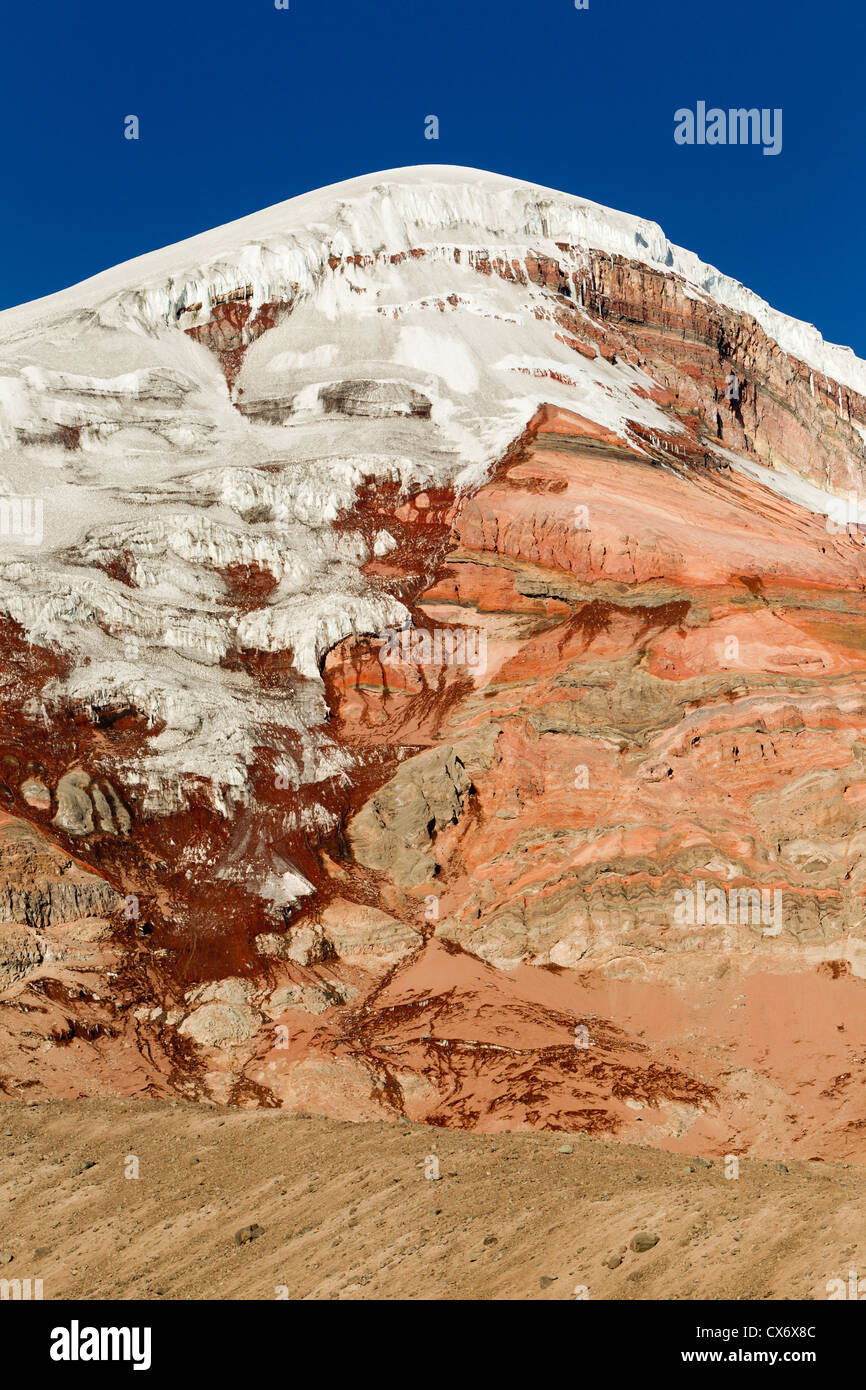 Vulcano Chimborazo in Ecuador 6 268 metri la sua posizione lungo il rigonfiamento equatoriale rende il suo vertice il punto più lontano della superficie terrestre da E Foto Stock