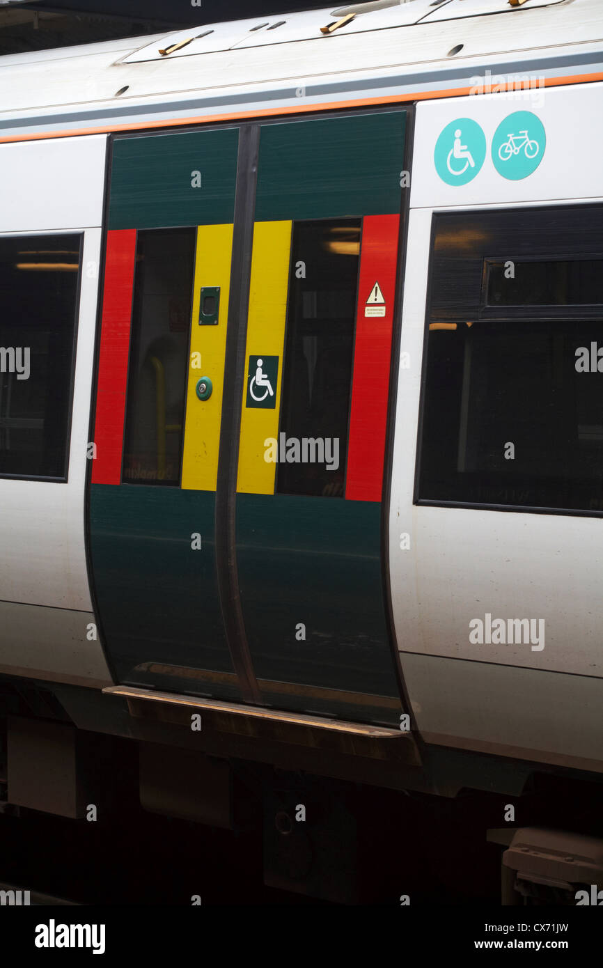 A sud-ovest di treni ingresso disabili e trasporto di biciclette del treno Foto Stock