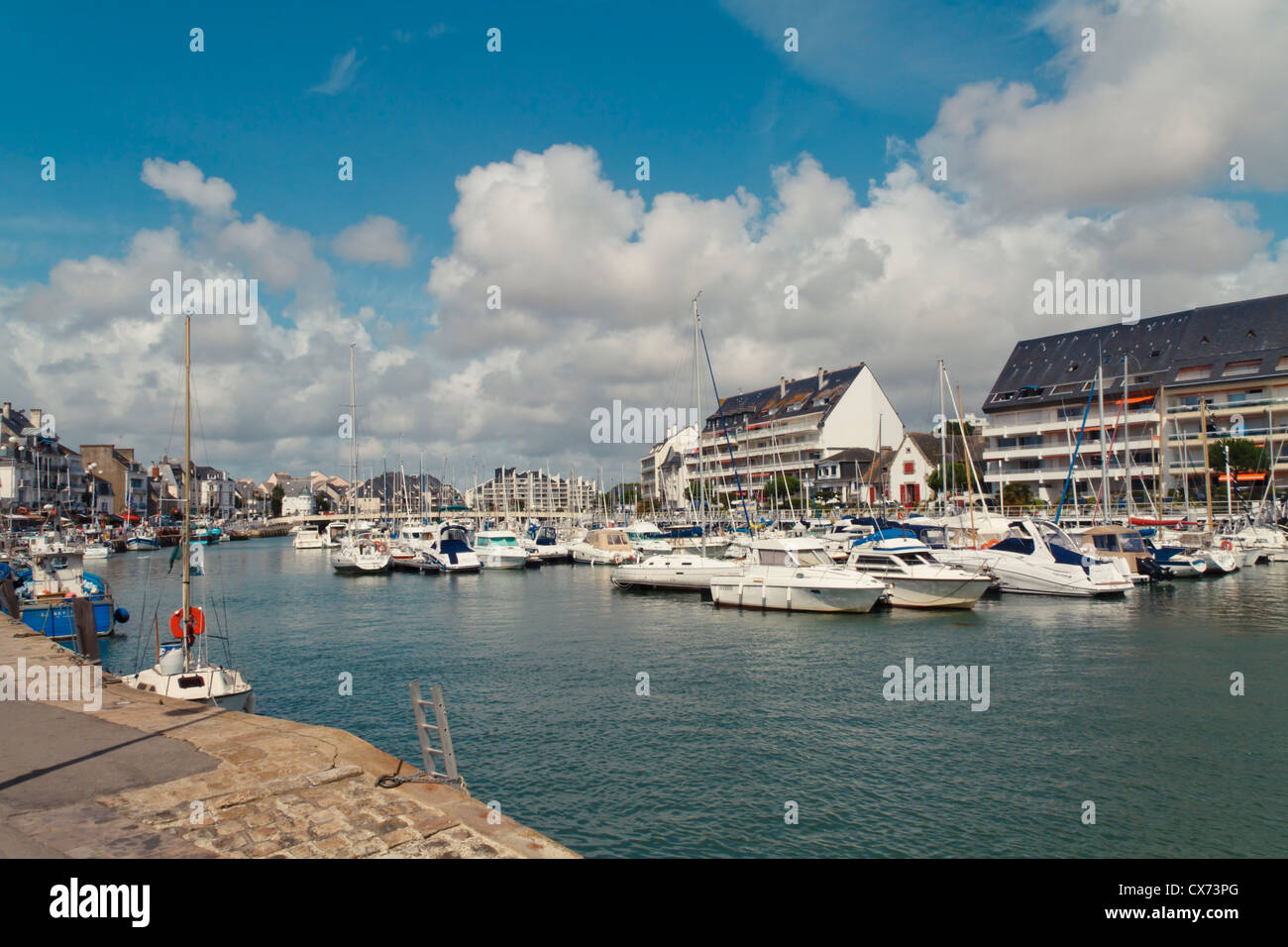 Occupato marina in Le Pouliguen, Loire Atlantique, Pays de la Loire, in Francia, in Europa. Foto Stock