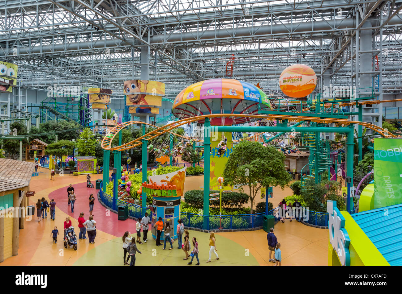 Vista su Nickelodeon Universe parco dei divertimenti interno nel centro commerciale Mall of America, Bloomington, Minneapolis, Minnesota, Stati Uniti d'America Foto Stock