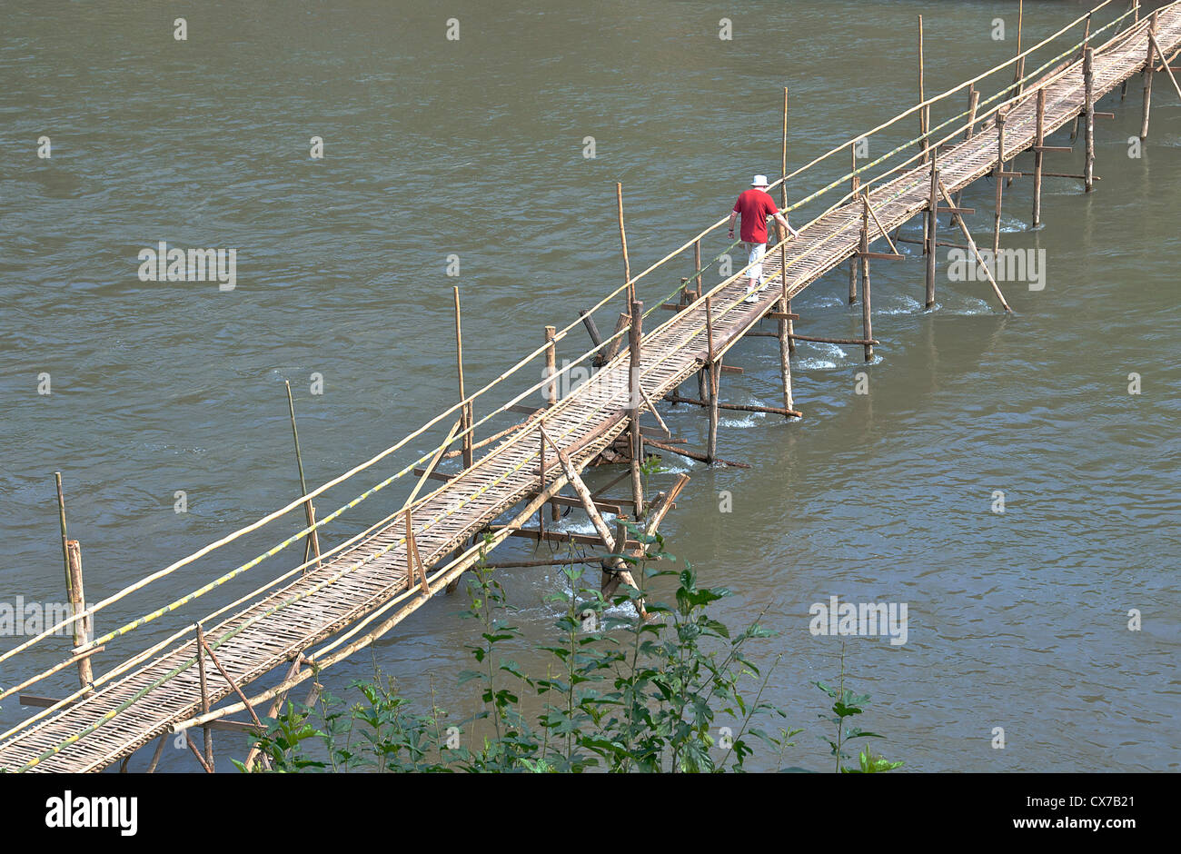 Ponte sul Nam fiume Kana Luang Prabang Laos Asia Foto Stock