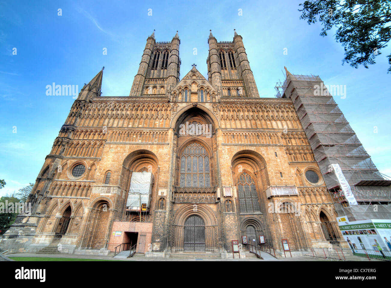 La facciata occidentale della Cattedrale di Lincoln, Lincoln, Lincolnshire, England, Regno Unito Foto Stock
