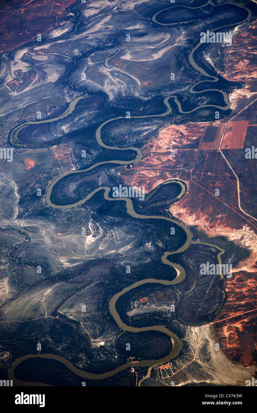 Il fiume attraverso il paesaggio Pilbara Foto Stock