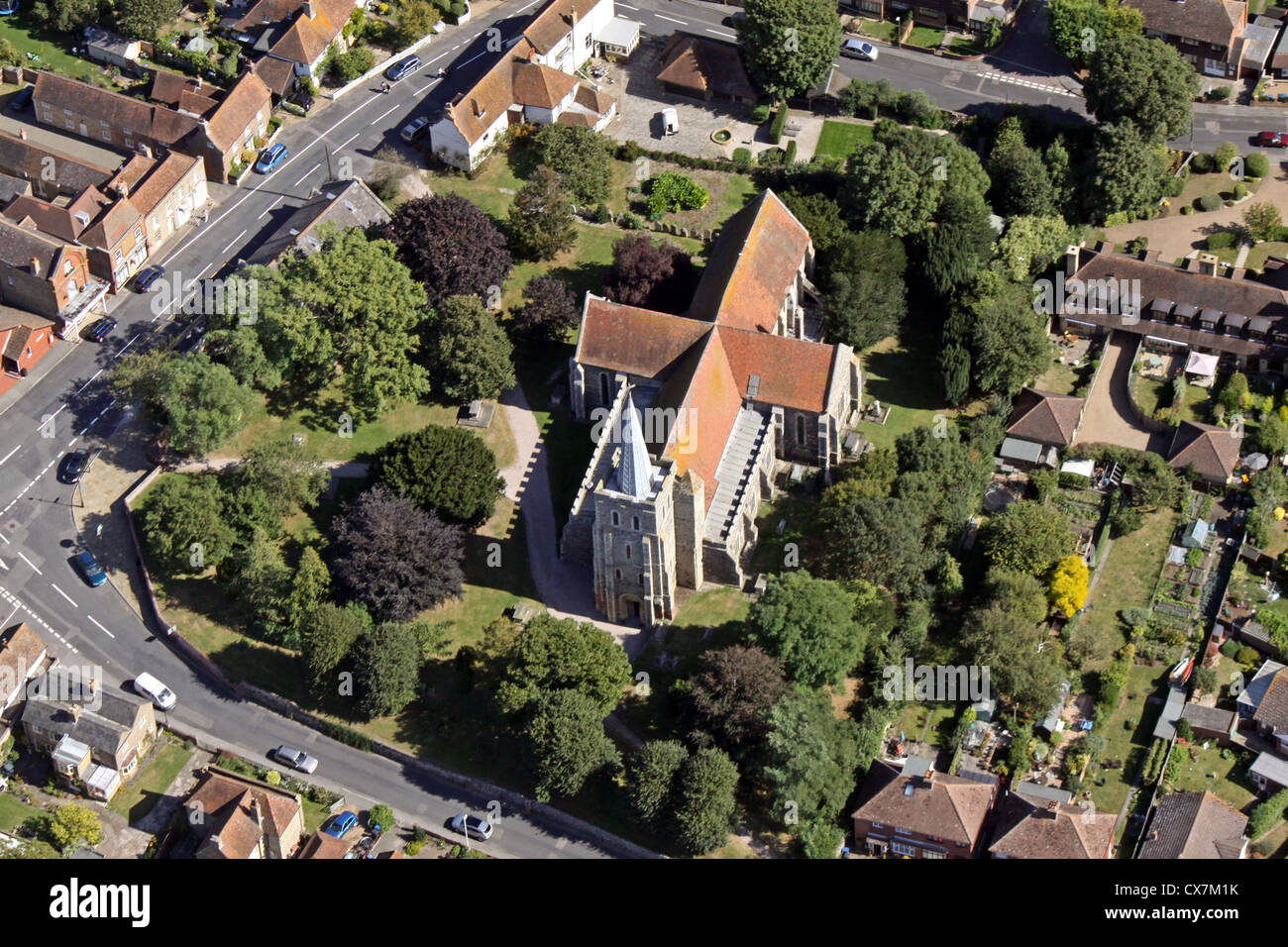 Vista aerea di Santa Maria Vergine chiesa parrocchiale a Minster, Thanet, Kent Foto Stock