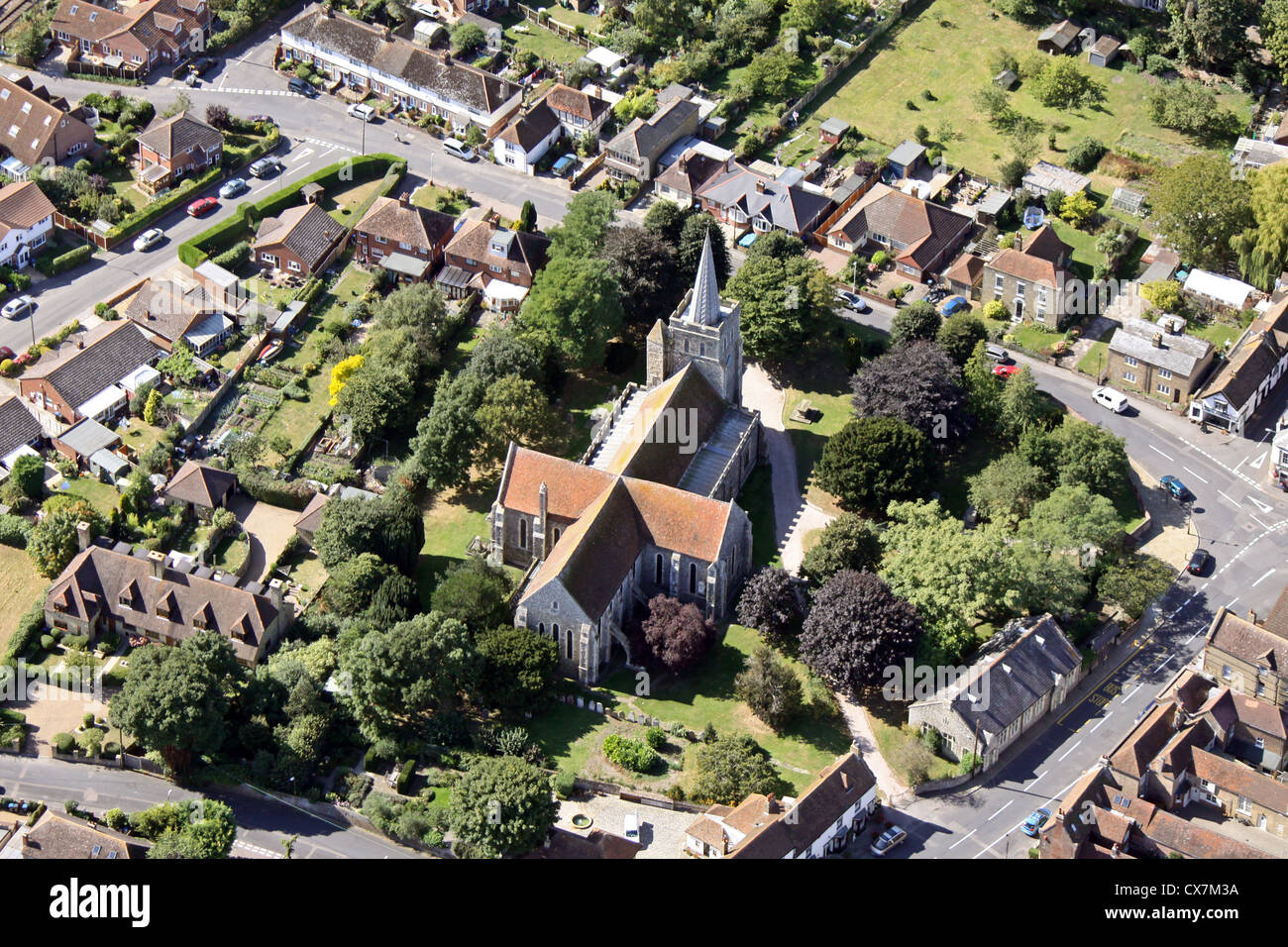 Vista aerea di Santa Maria Vergine chiesa parrocchiale a Minster, Thanet, Kent Foto Stock