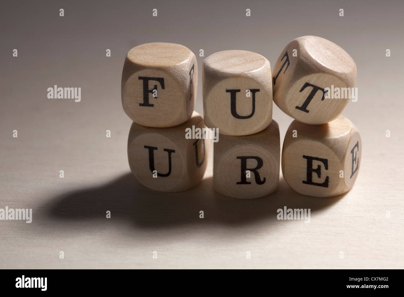 Letterati cubi impilati per scrivere la parola Futuro Foto Stock