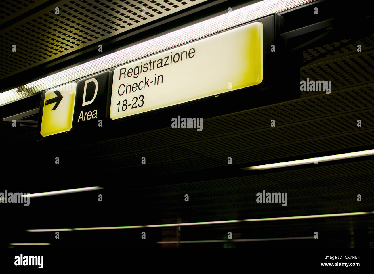 Italian check-in segno all'aeroporto Foto Stock