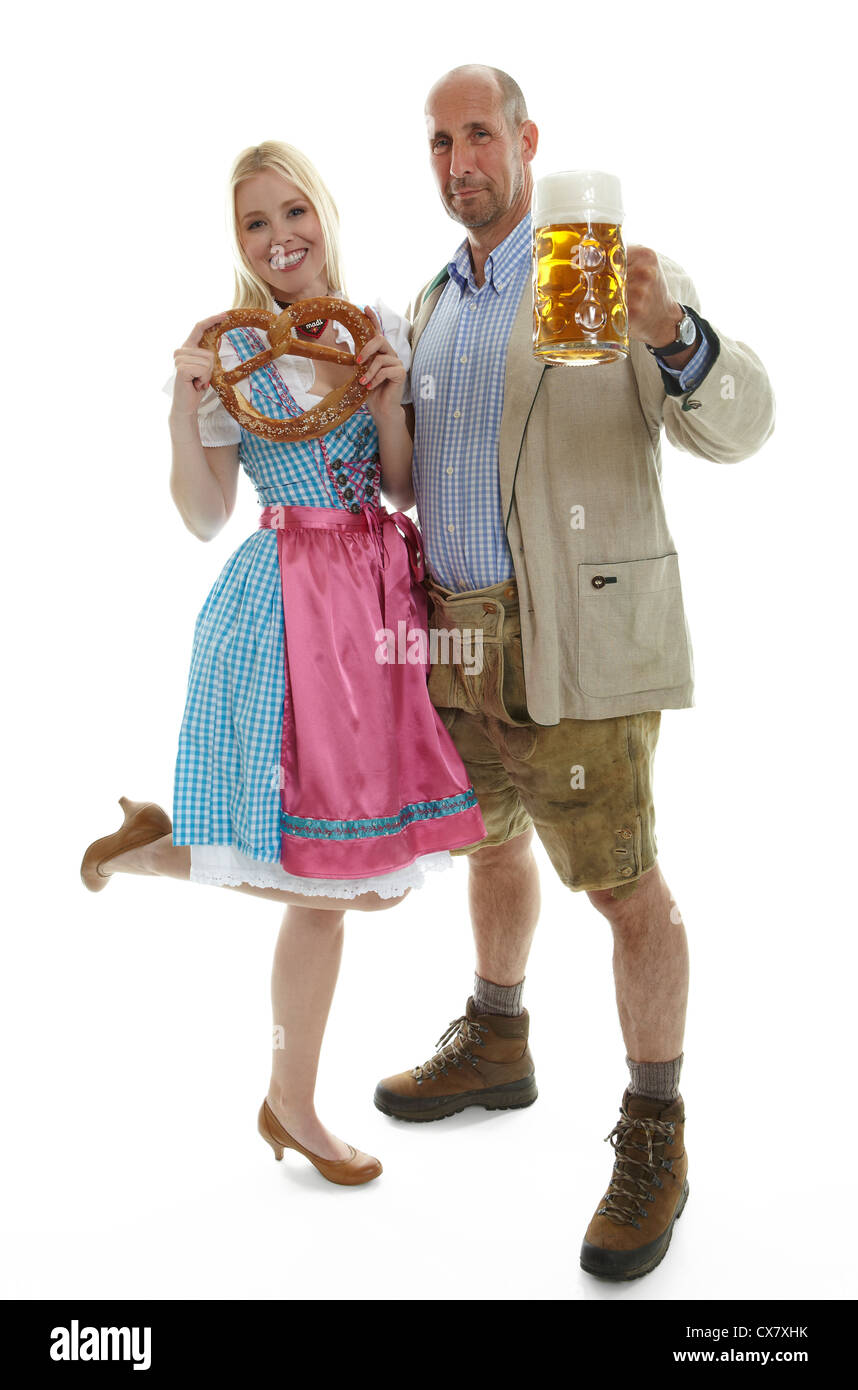 Donna in Dirndl e uomo in pantaloni di cuoio Foto Stock