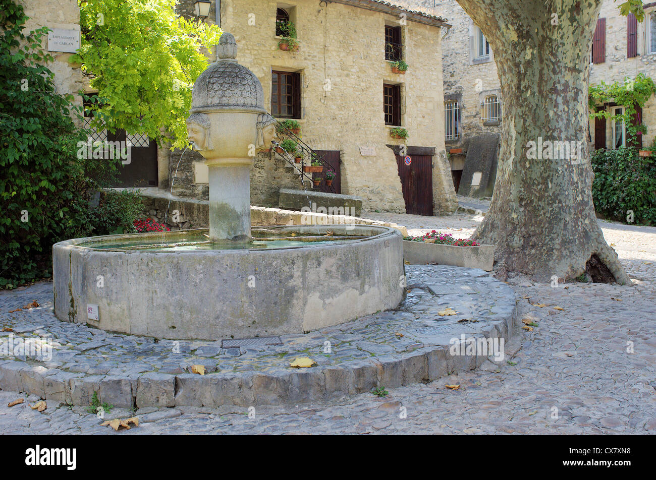 La Vieille medievale Vaison la Romaine Vaucluse Provence Francia Foto Stock