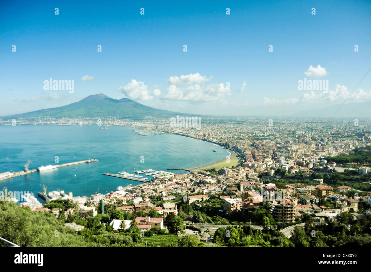 Panorama del vesuvio e dell' intero golfo di Napoli in mattinata Foto Stock