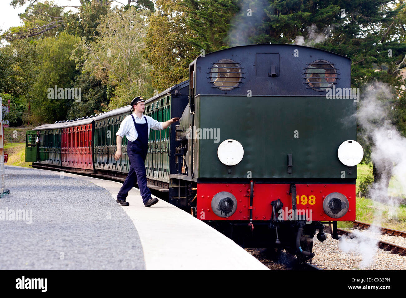 198, WD, Tank Engine, Royal Engineer, Steam Railway, Haven Street Wooton Station, Isle of Wight, Inghilterra, Regno Unito, Foto Stock