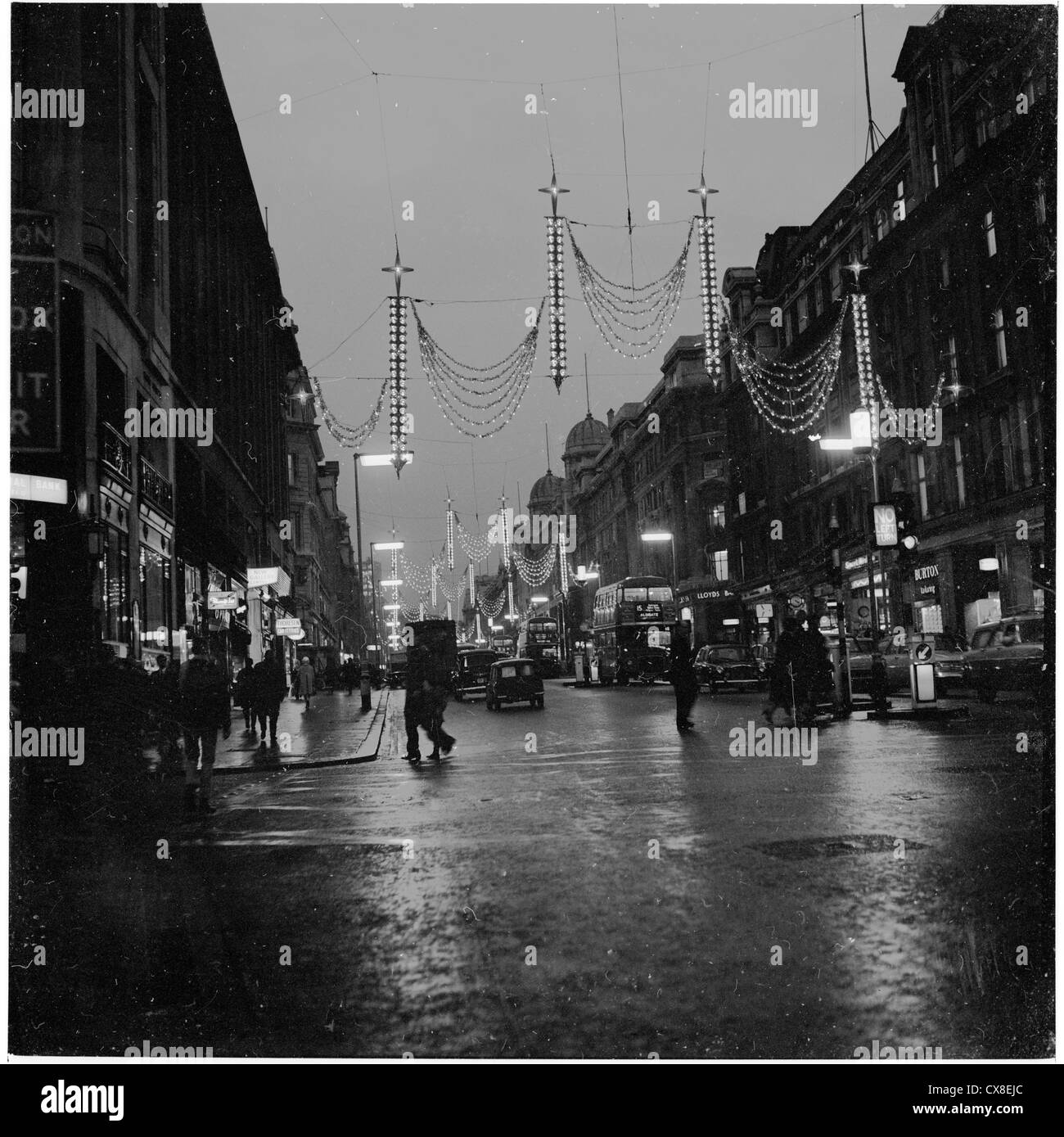 Londra,1950s. Regent street come visto durante la notte. Foto Stock