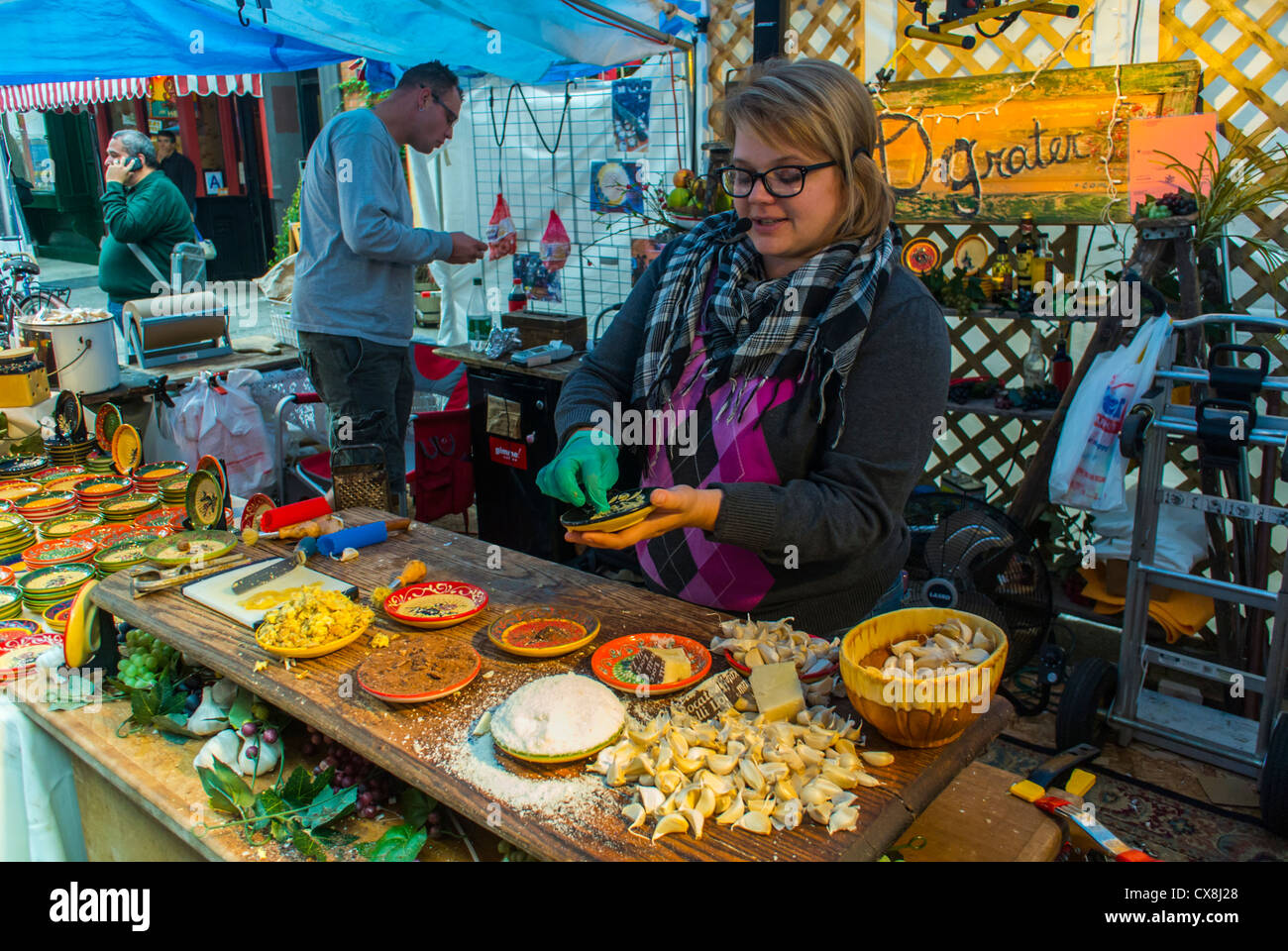 New York Ny Stati Uniti D America Little Italy Area San Genarro Cibo Italiano Street Festival Locali Di Affari Cibo Grattugia Venditore Ambulante Su Mulberry Street Foto Stock Alamy