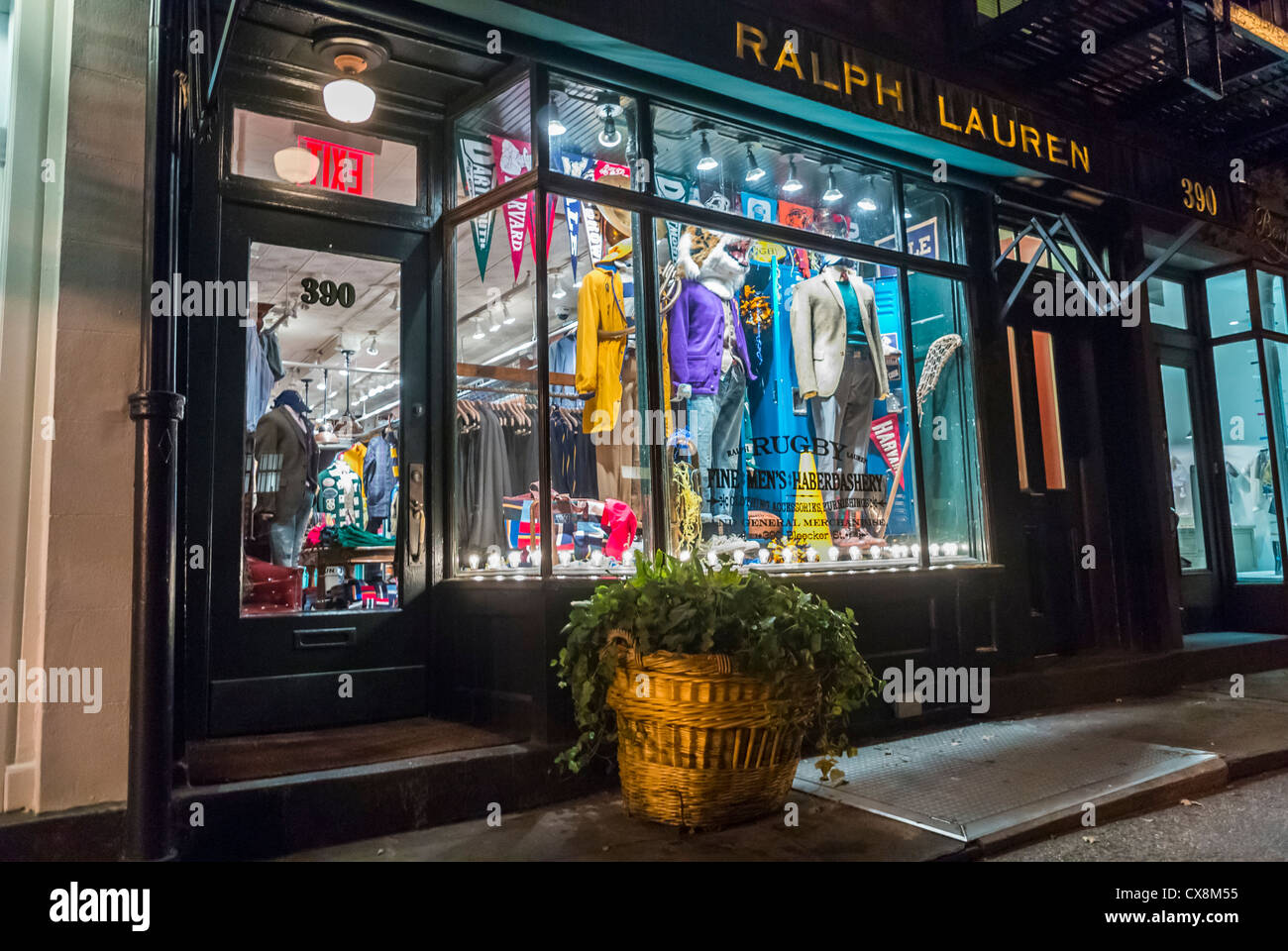 New York City, NY, USA, vetrina, fronte, 'Ralph Lauren', Shopping a Greenwich Village, manichini alla moda, piccole finestre per negozi di notte Foto Stock