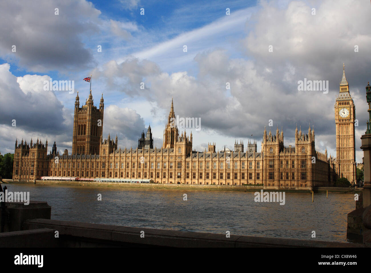 Una vista delle case del Parlamento europeo a Londra Foto Stock