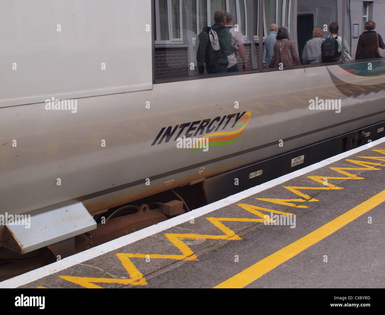 Irish Intercity più unità di trasporto ferroviario, fermo a Galway stazione ferroviaria in Irlanda dell'Ovest. Foto Stock