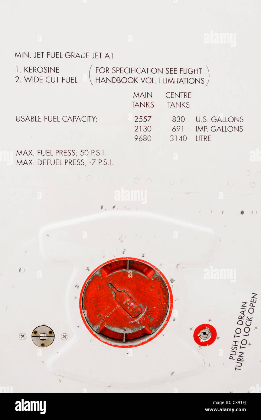 Tappo del bocchettone di rifornimento del carburante di una KLM Fokker 100 Foto Stock