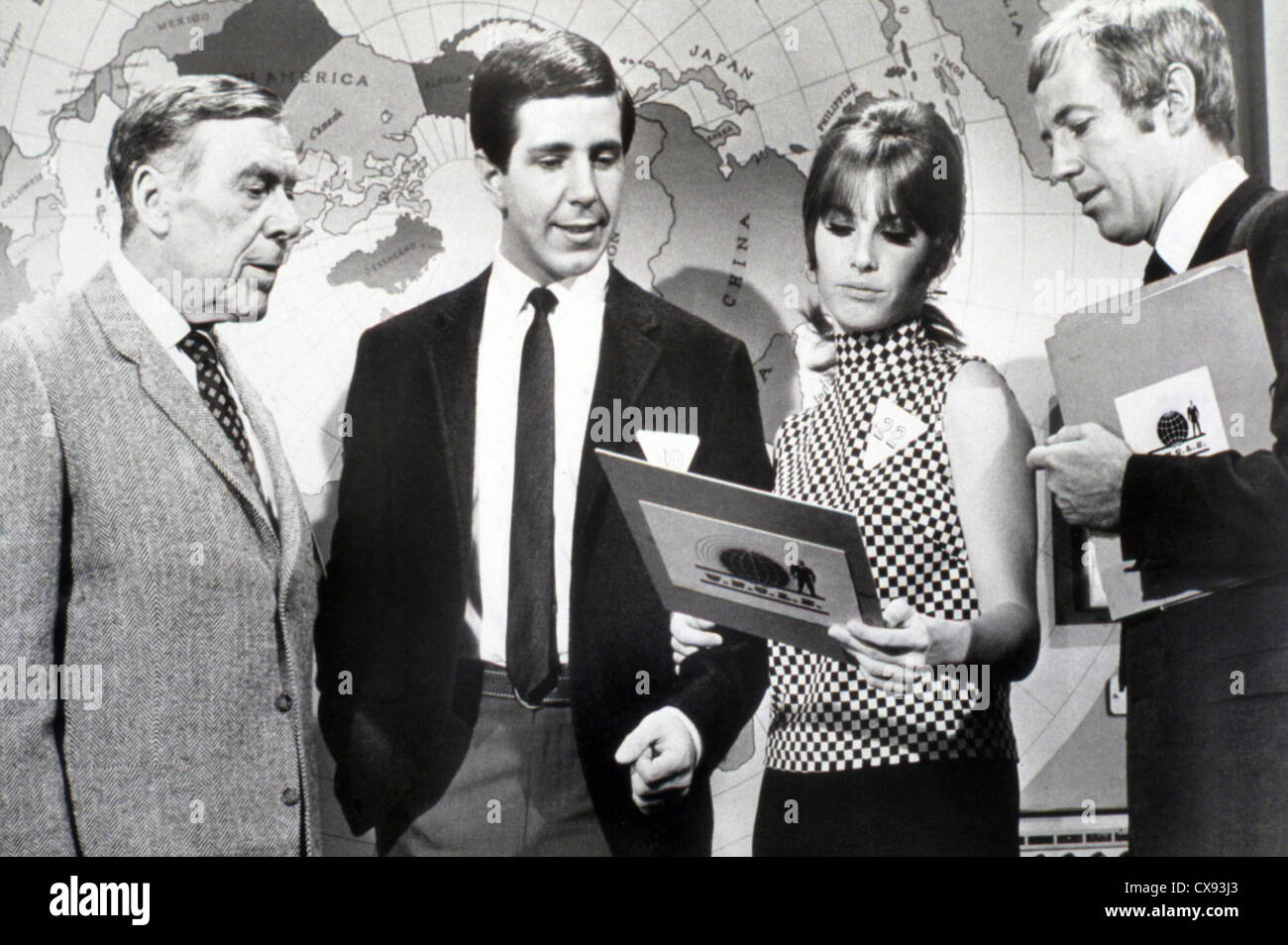 La ragazza da U.N.C.L.E. (TV) la ragazza da zio (ALT) LEO G CARROLL RANDY KIRBY STEFANIE POTERI NOEL HARRISON GFU 003 Foto Stock