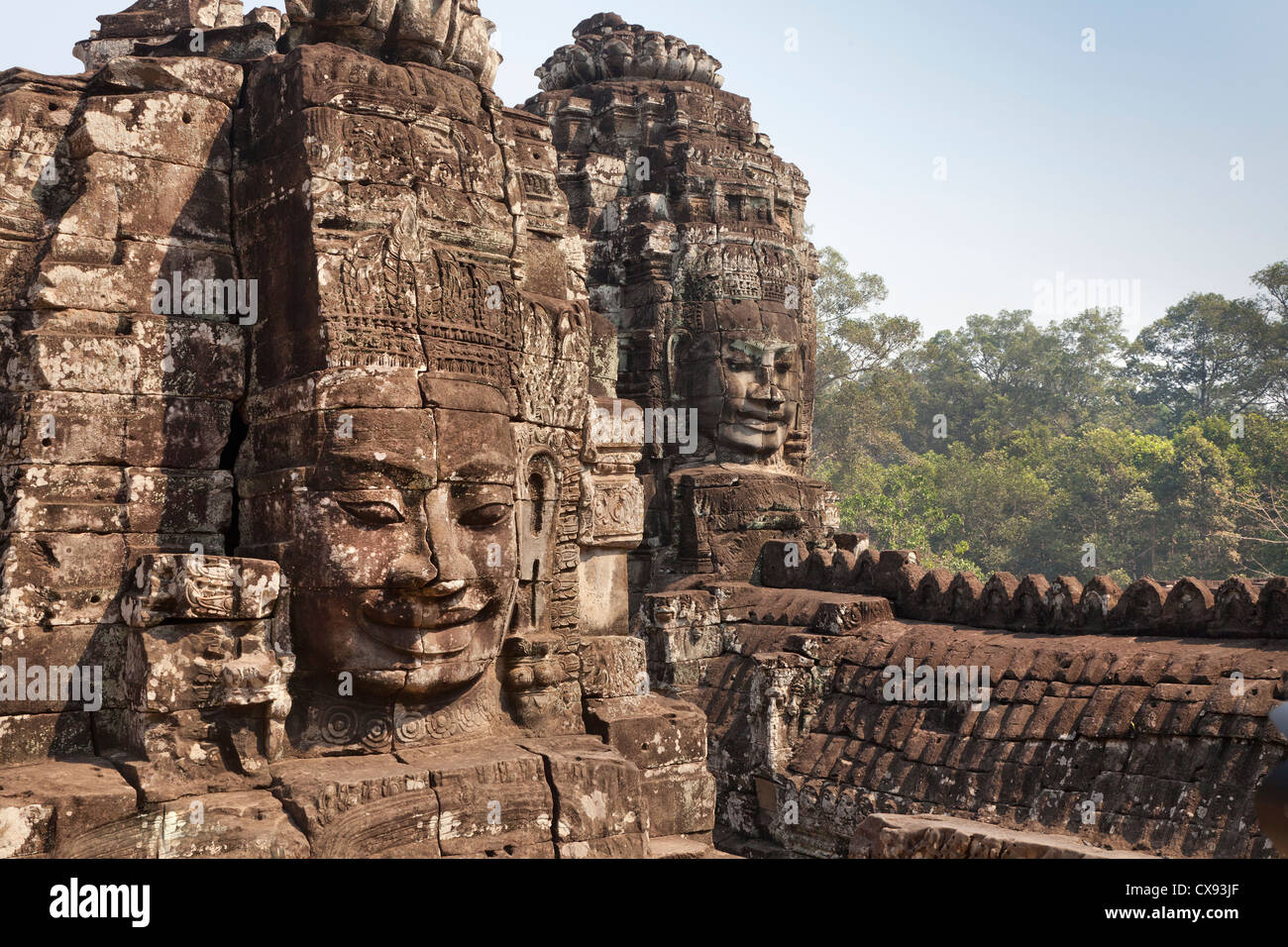 Tempio di Angkor dettagli, incisioni, blocchi, volti sorridenti al bayan, tempio di Angkor Thom, Cambogia Foto Stock