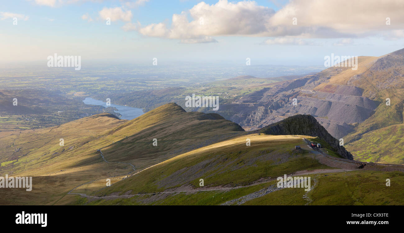 Vista guardando a Nord di Bryn Penllyn, quasi al vertice Snowdonia National Park, Wales, Regno Unito Foto Stock
