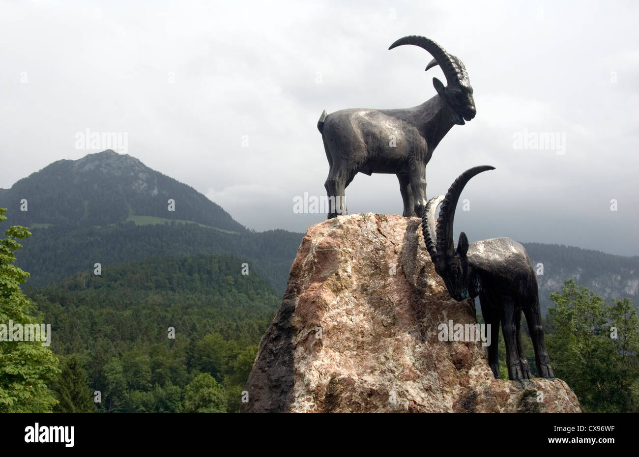 Germania; Baviera; scultura che simboleggiano le Alpi bavaresi vicino KONIGSEE Foto Stock