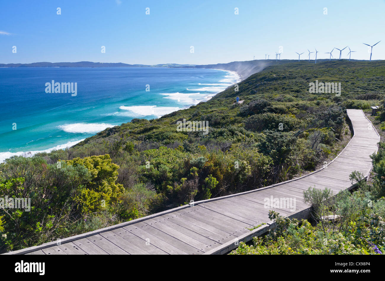 La Albany wind farm a piedi segue il litorale sopra l'Oceano del Sud, Albany Australia Occidentale Foto Stock