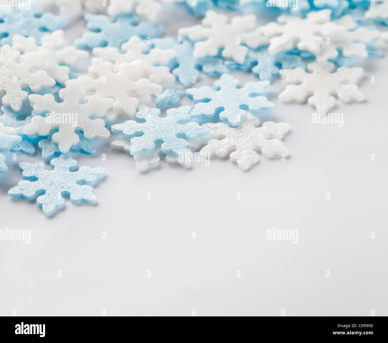Fiocchi di neve decorazione di pasticceria macro con messa a fuoco stretta Foto Stock