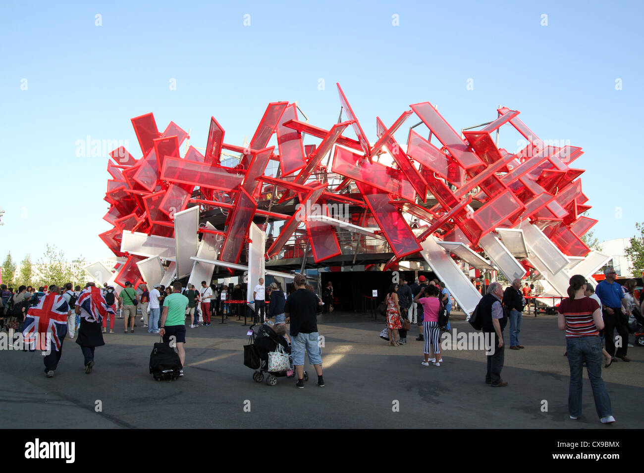 Progettato da Londra Architetti Asif Khan e Pernilla Ohrstedt, la Coca-Cola Beatbox nell'Olympic Park Foto Stock