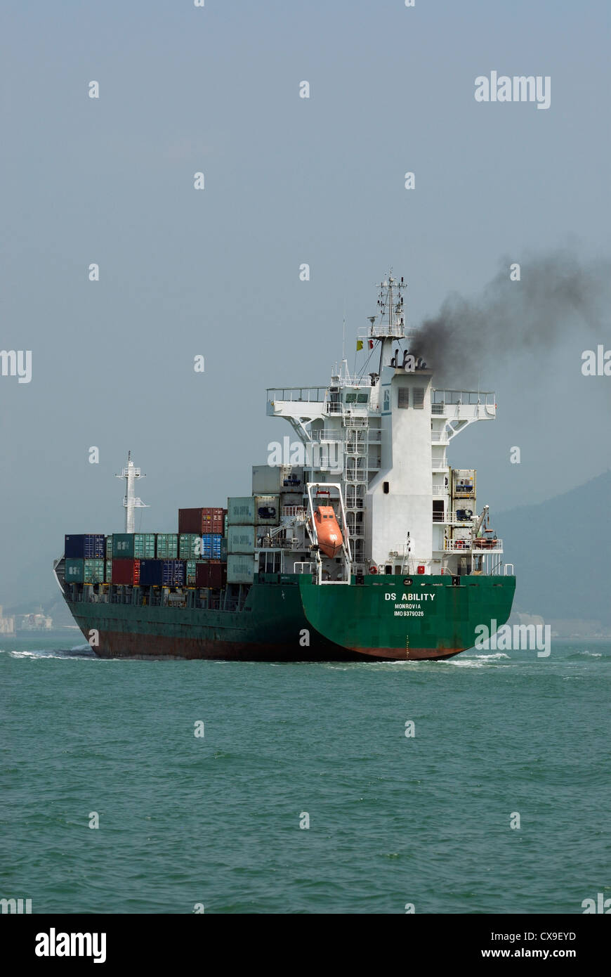 Cargo in viaggio in Occidente Lamma Canale di Hong Kong, Cina. Foto Stock