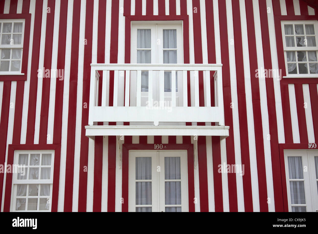 Edifici decorativi in Costa Nova vicino a Aveiro in Portogallo. Foto Stock