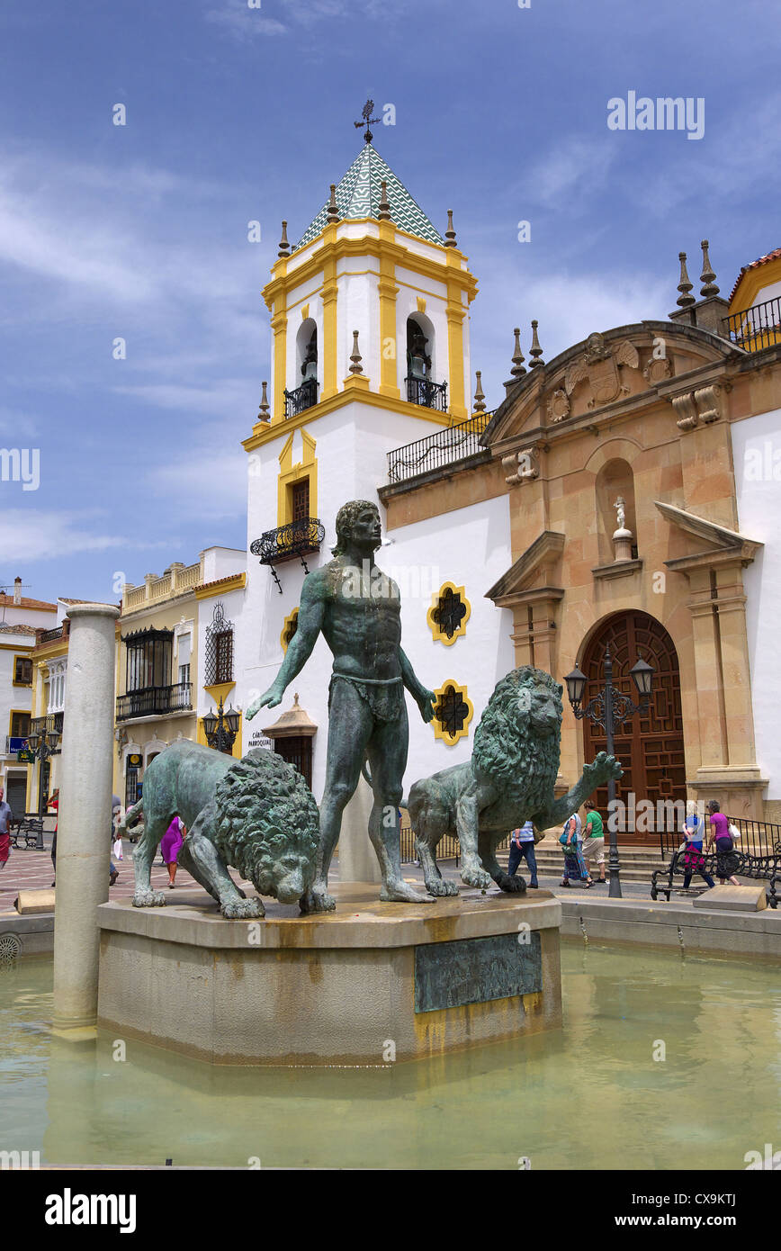 Statua di Ercole in Plaza del Socorro in Ronda, Andalusia. Foto Stock