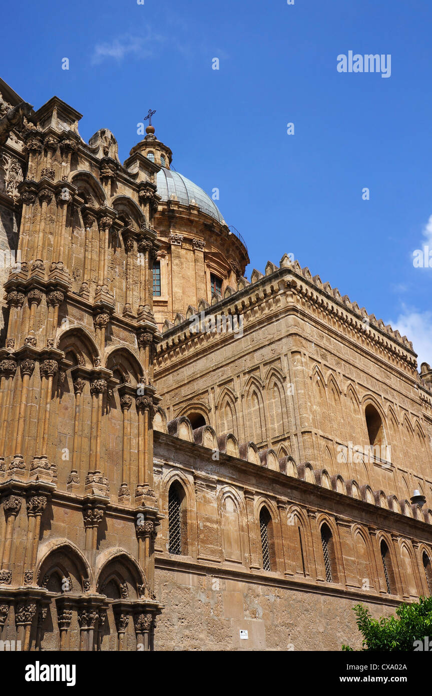 Vista esterna della cattedrale gotica di Palermo in Sicilia Foto Stock