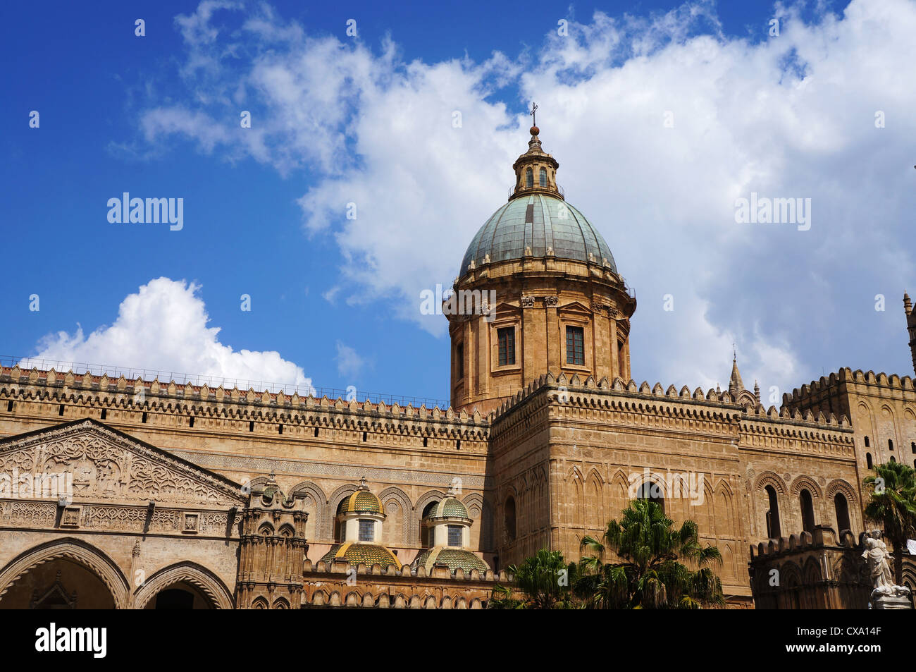 Vista della cupola della cattedrale di Palermo in Sicilia Foto Stock