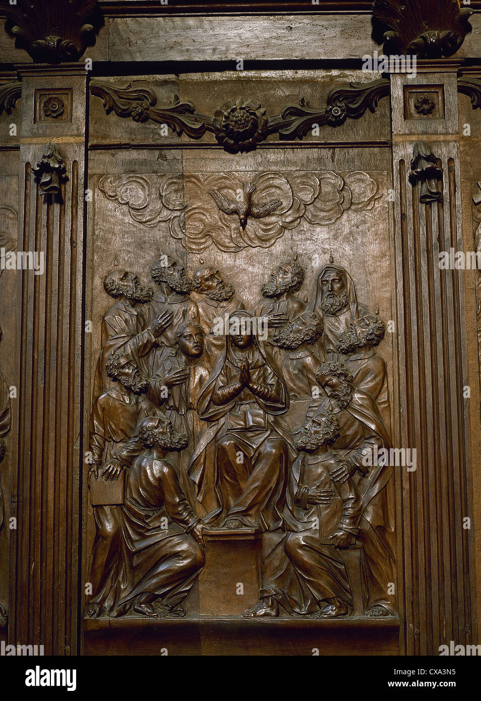 Spagna. La Navarra. Ujue. Chiesa di Ujue. Pannelli di legno in coro. Marian sollievo. La Pentecoste. In stile rococò. Foto Stock