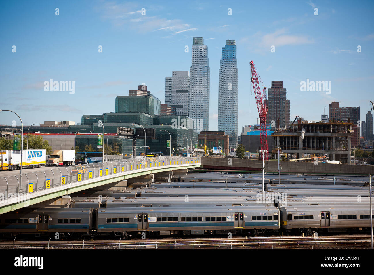 Ferrovia di Long Island treni su layups in Hudson yard a ovest di New York tra l' XI e il XII viali Foto Stock