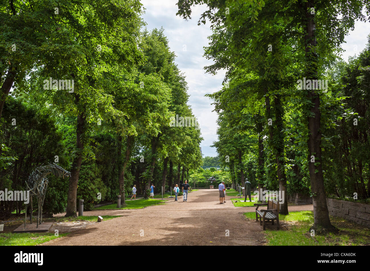Minneapolis Sculpture Garden al di fuori il Walker Art Center a Minneapolis, Minnesota, Stati Uniti d'America Foto Stock