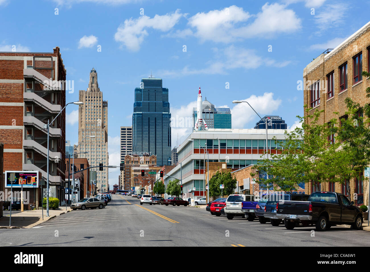 Skyline della città da Baltimore Avenue e la 19th Street, a Kansas City, Missouri, Stati Uniti d'America Foto Stock