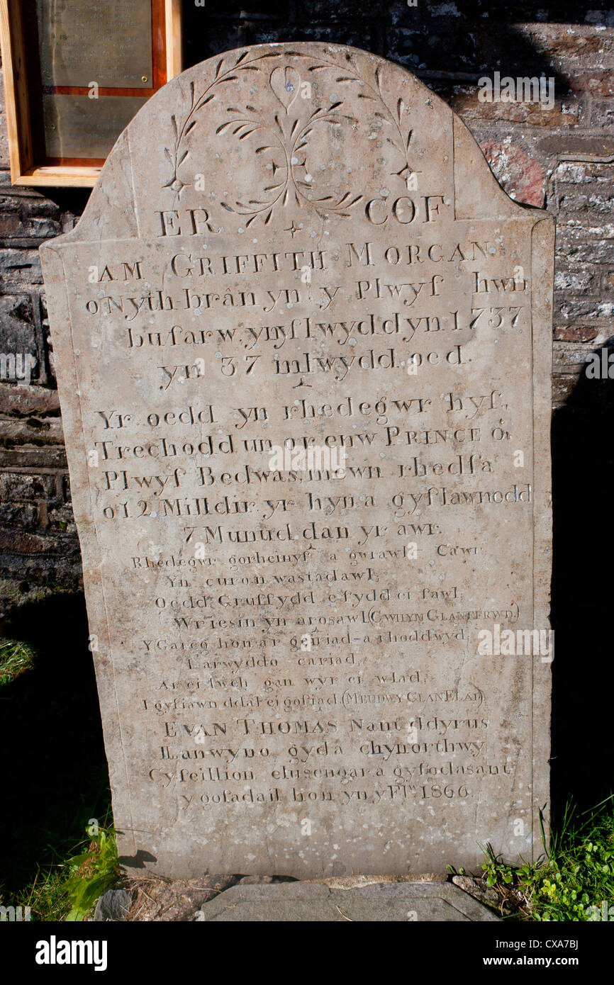 Tomba di Guto Nyth crusca (Griffith Morgan, 1700-1737) una famosa South Wales runner Llanwonno Chiesa Widnes Wales UK Foto Stock