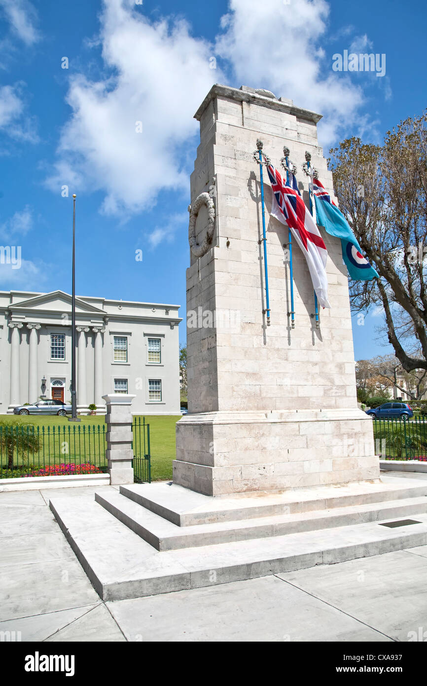 Il cenotafio nella parte anteriore del mobiletto edifici di Hamilton, Bermuda. Foto Stock